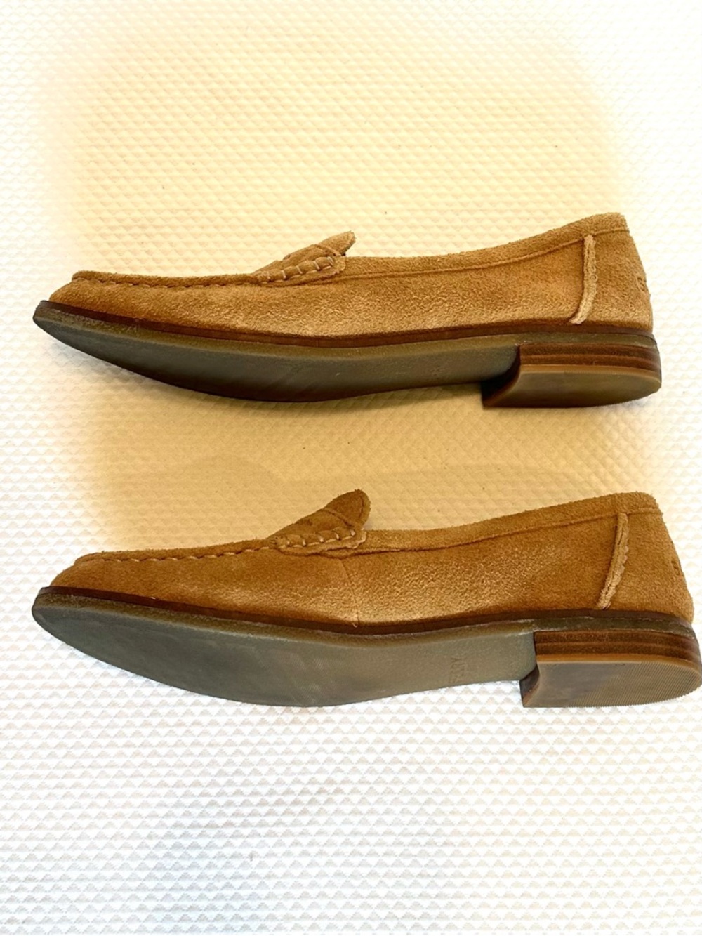 Sperry Seaport Stud Trimmed Women's Tan Suede Penny Loafers Classic Timeless - Picture 6 of 10